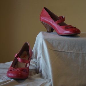 Coral summer low heeled pumps.